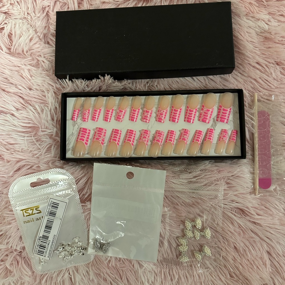 Pink Press On Nail Set